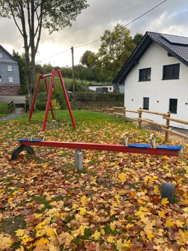 Wanderweg am Spielplatz